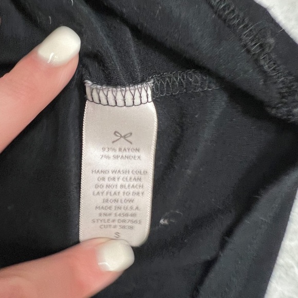 Everly Black Mock Neck Cold Shoulder Flared Sleeve Stretch Knit Dress Size Small - Picture 8 of 8